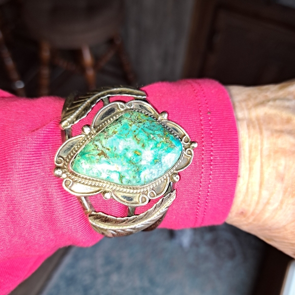 Vintage Turquise Silver Bracelet. Reasonable offers considered. 2 1/4 x 2 inches - Picture 13 of 16